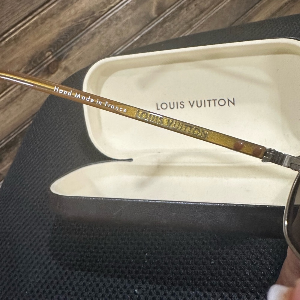 AUTHENTIC Louis Vuitton Men’s sunglasses. - Picture 11 of 12